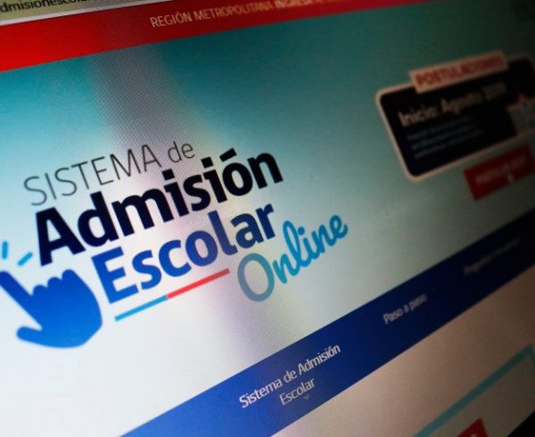 Hoy jueves 12 agosto comienzan las postulaciones al SAE para los estudiantes desde pre kínder hasta cuarto medio, que quieran ingresar a establecimientos municipales o particulares subvencionados.