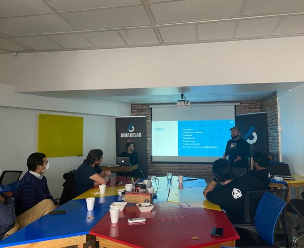En el marco del convenio de colaboración entre la Awakelab y la Corporación Educacional Tecnológica de Chile, el Jefe de especialidad de Programación, Sr. Rodrigo Cornejo y el Jefe de especialidad de Electrónica y Telecomunicaciones y el Gerente, Sr. Claudinei Carrasco, sostuvieron una reunión de carácter técnico en las dependencias de Awakelab, donde estuvo presente todo el equipo técnico de dicha organización. El propósito de la reunión fue conocer el ecosistema tecnológico de Awakelab y trabajar en la planificación de las actividades que se realizarán durante los próximos 2 meses entre ambas instituciones