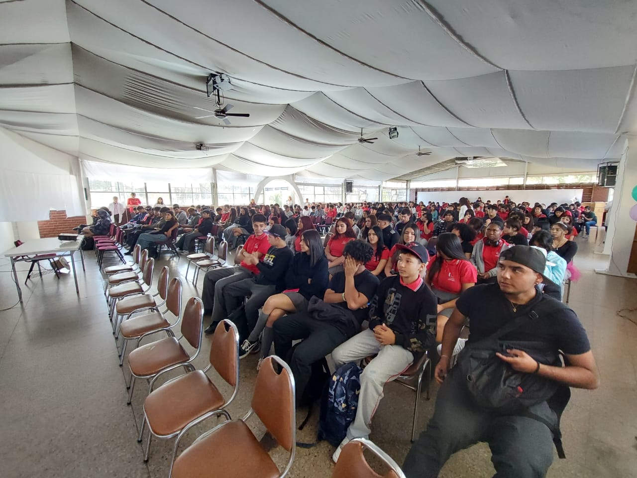 MUJERES BACANAS EN CET CHILE