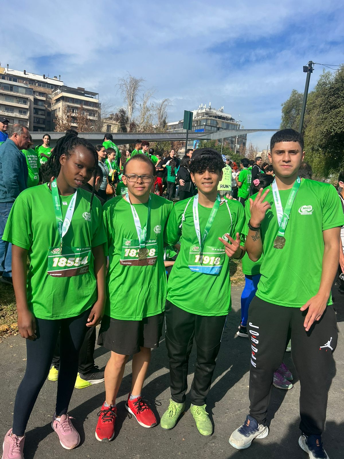 Estudiantes de CETCHILE en corrida escolar Milo 2023