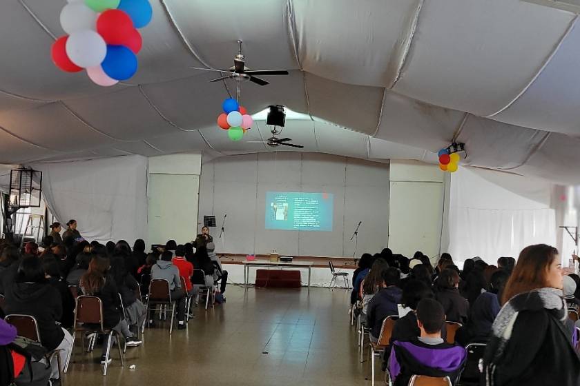 Charla a estudiantes Violencia en el pololeo