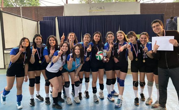 Copa CET Chile vóleibol - Primer lugar damas Colegio Santiago Evangelista